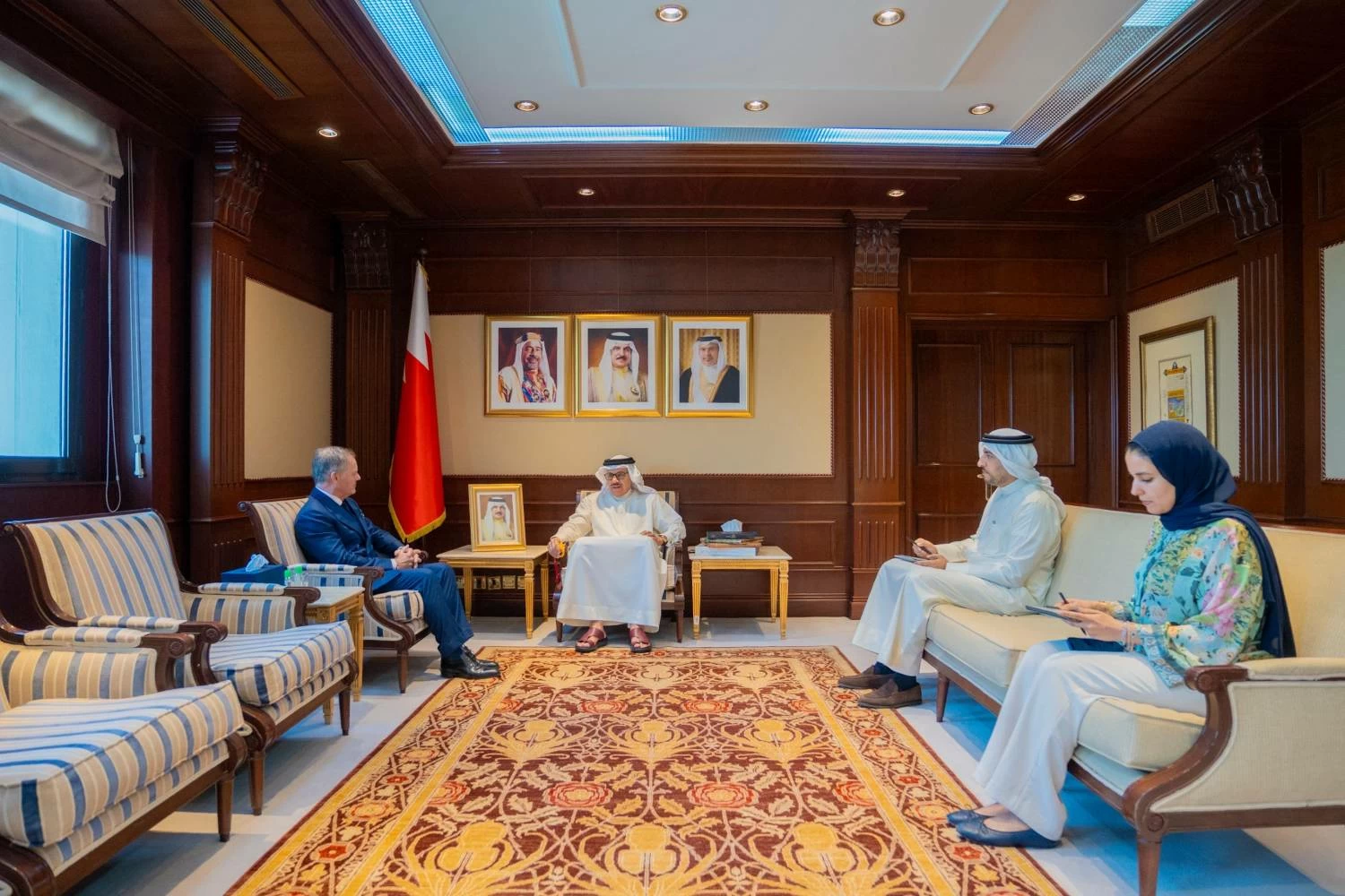 البحرين – وزير الخارجية يستقبل المدير التنفيذي للمعهد الدولي للدراسات الاستراتيجية في الشرق الأوسط