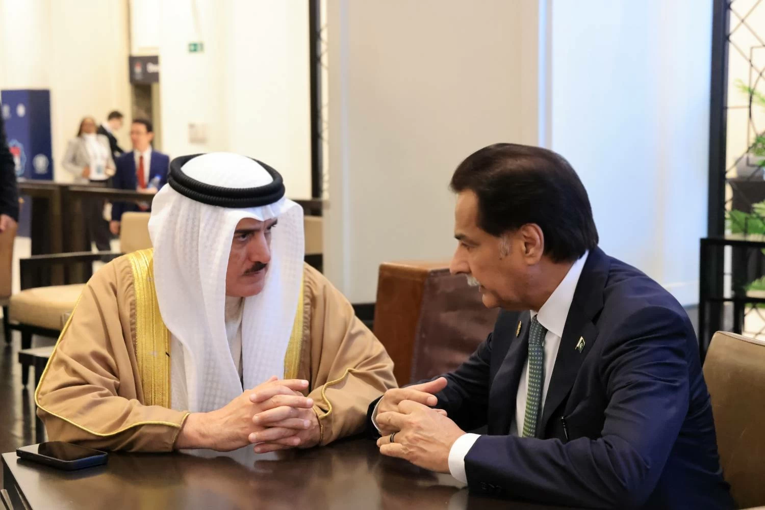 رئيس النواب يجتمع برئيس الجمعية الوطنية الباكستانية ويؤكد إدانة الاعتداءات الإيرانية 