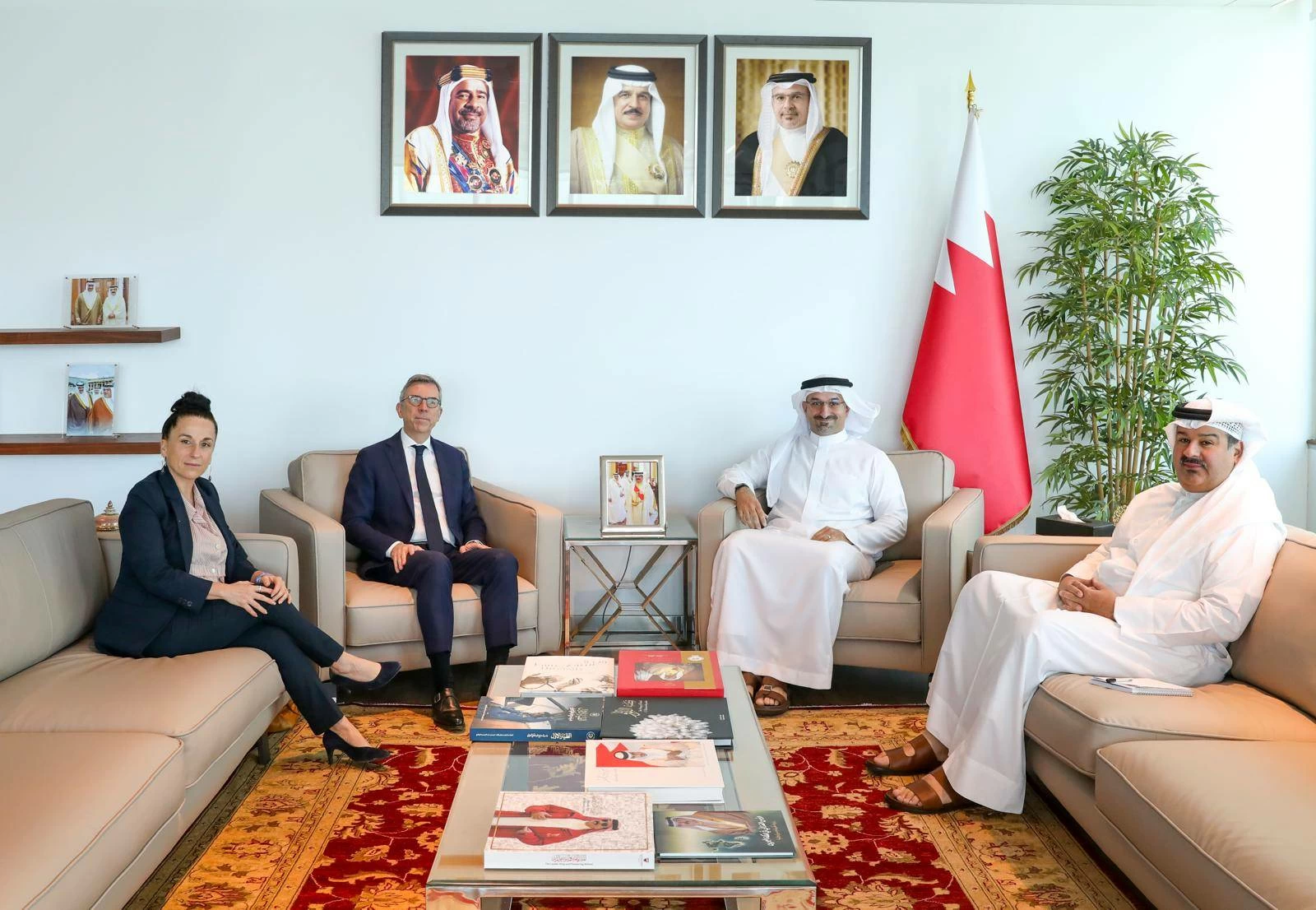 البحرين – وزير الصناعة والتجارة يستقبل سفير الجمهورية الفرنسية لدى مملكة البحرين