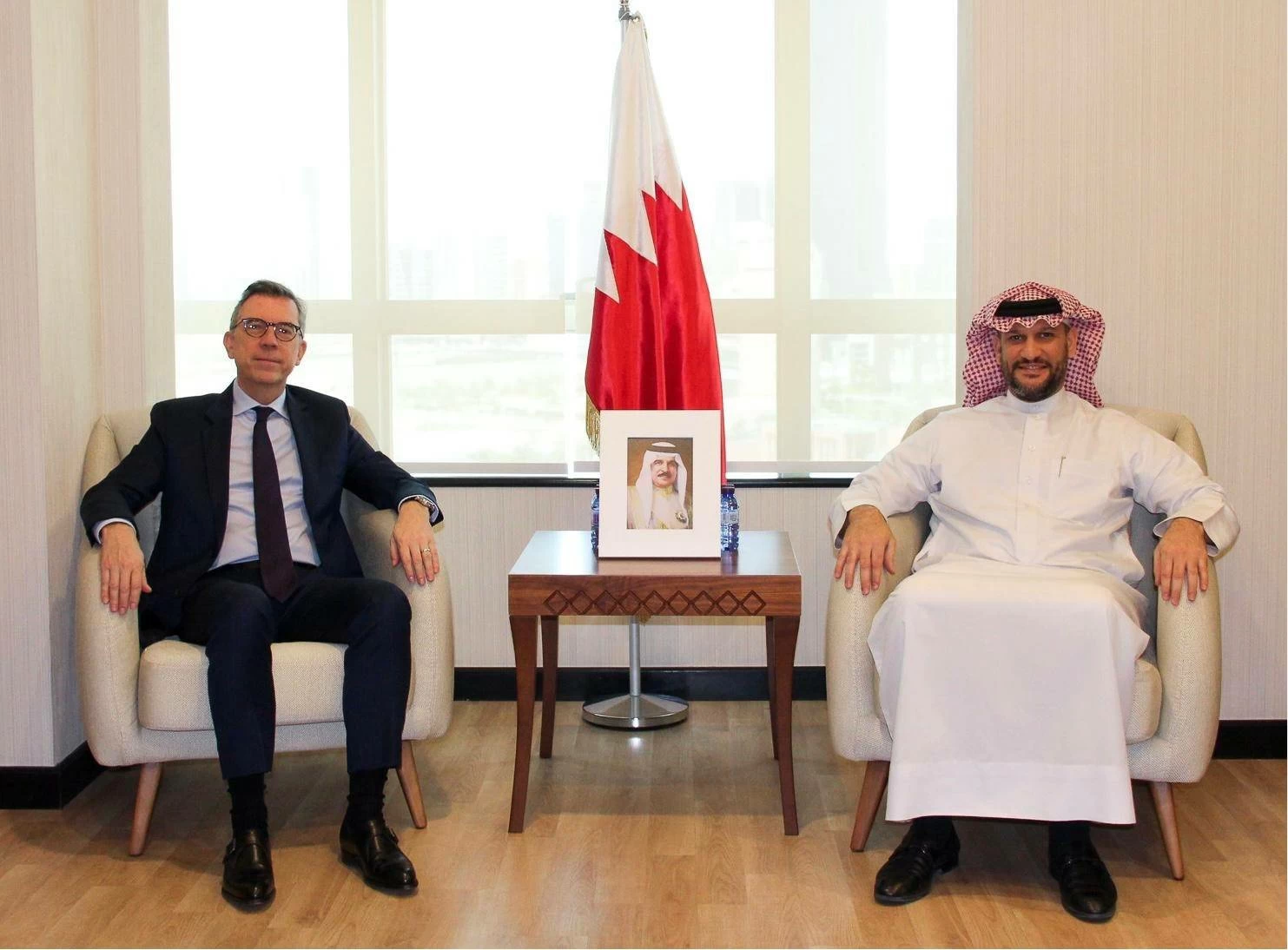 الرئيس التنفيذي لهيئة تنظيم سوق العمل يستقبل سفير فرنسا 