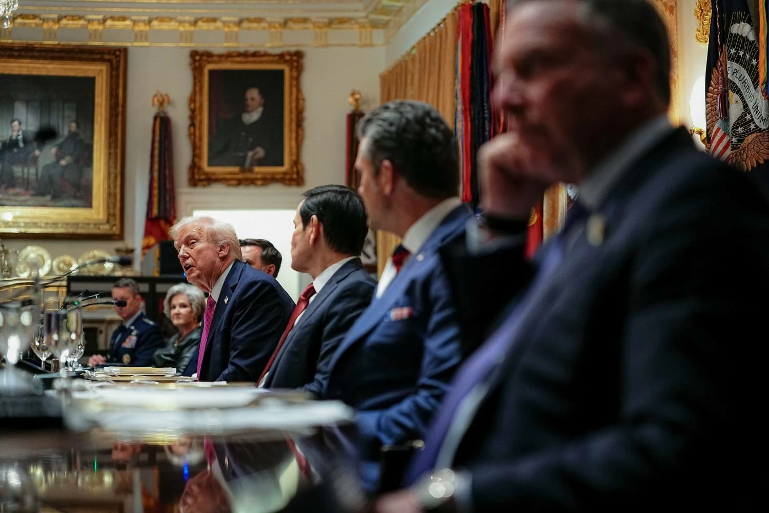 «سي إن إن»: ترامب يجتمع بفريقه لبحث الخطوات المقبلة بعد انتهاء الهدنة 