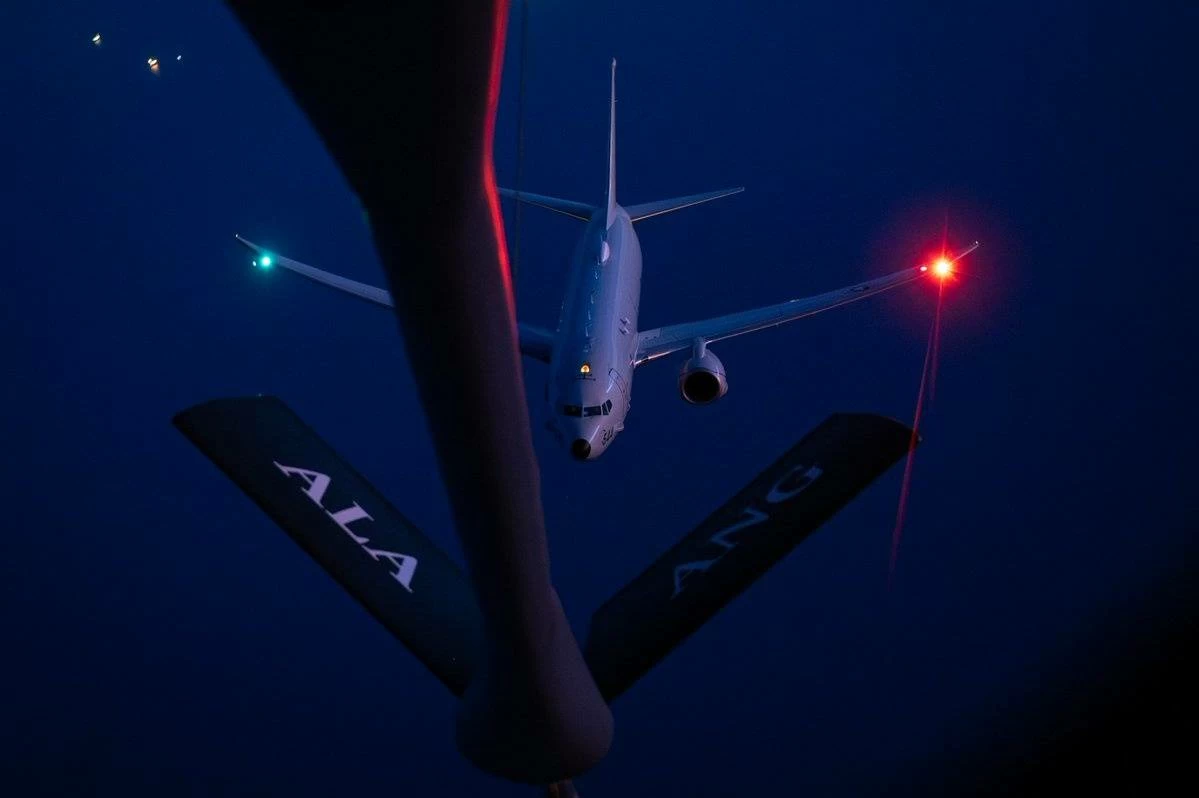 «القيادة المركزية» تنشر مشاهد دعم جوي لمهام الحصار البحري على الموانئ الإيرانية 