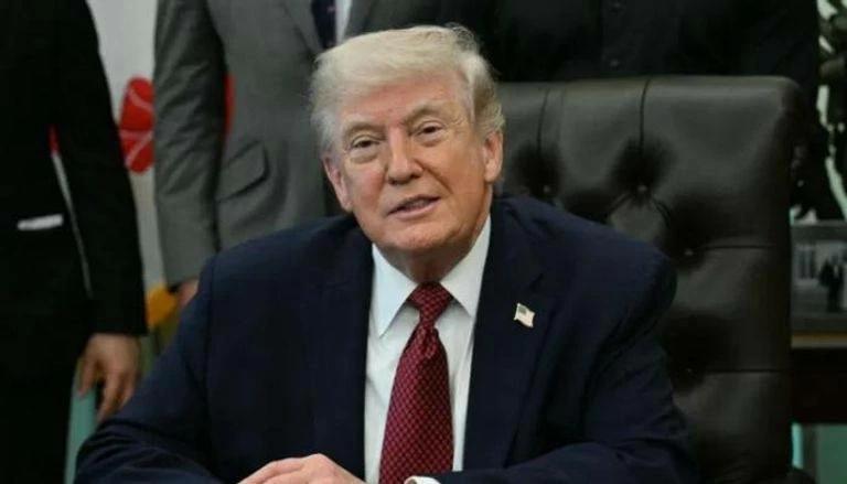 ترامب: إيران تخسر 500 مليون دولار يومياً وتنهار مالياً جراء إغلاق مضيق هرمز 