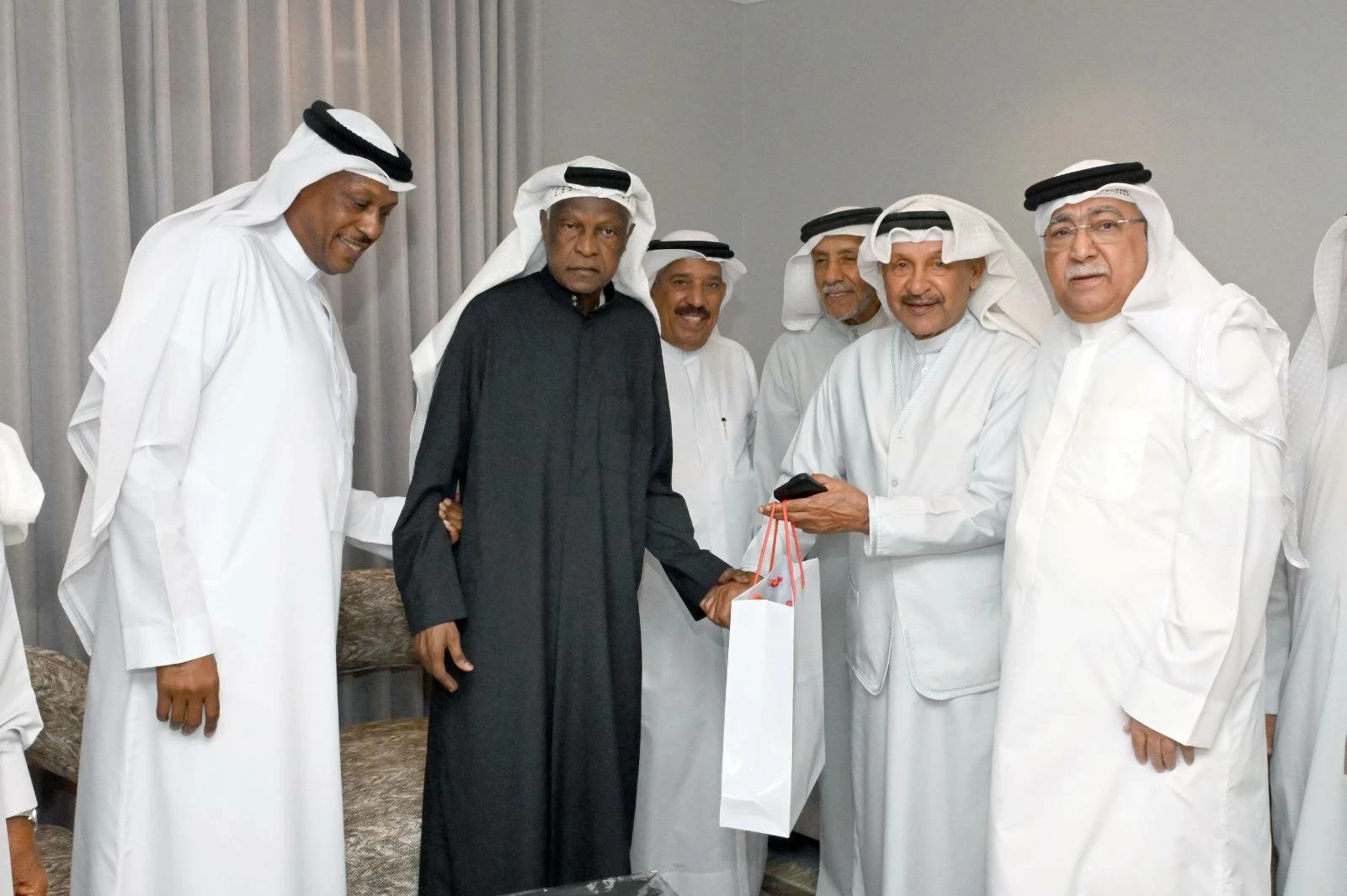 بن هندي يشيد بعطاء جمعة بشير وتميزه الانضباطي 