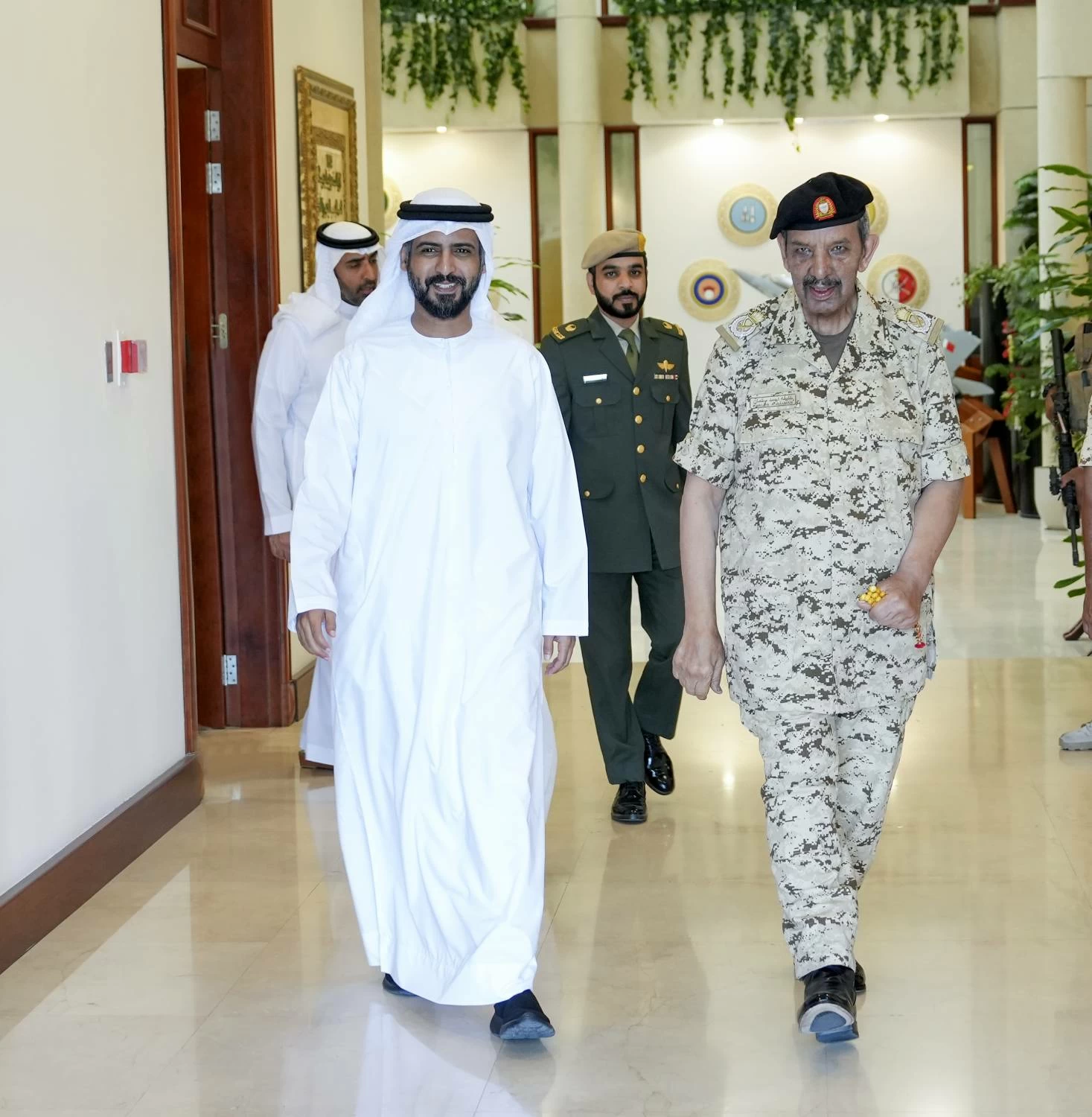 القائد العام يستقبل سفير الإمارات لدى مملكة البحرين 
