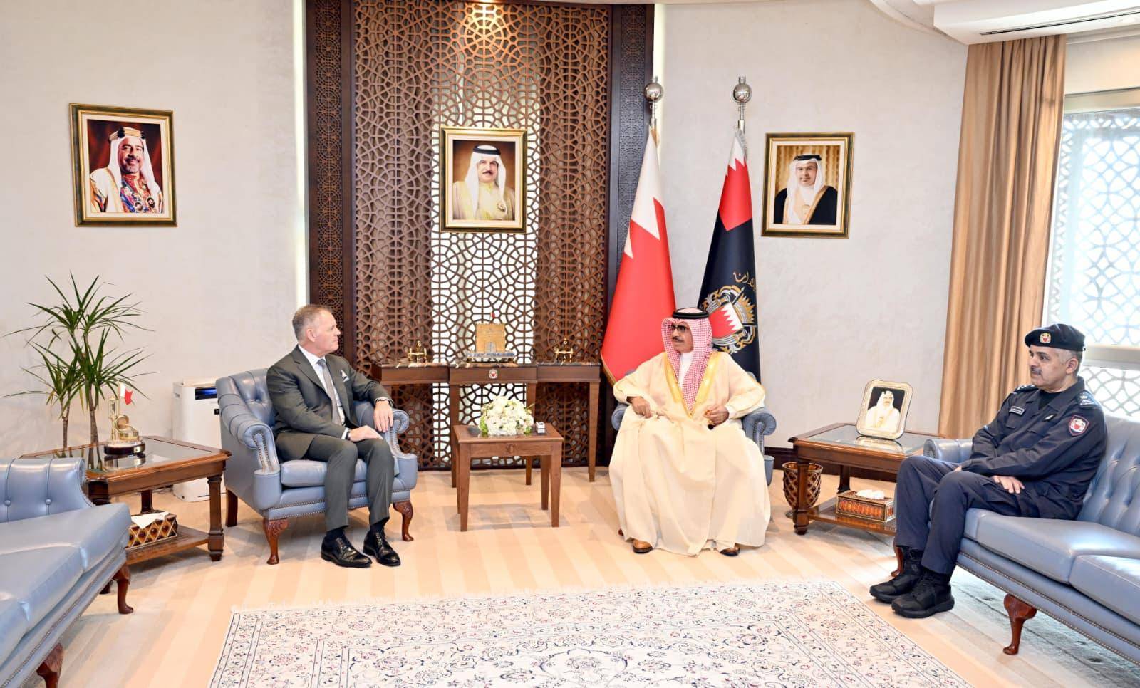 وزير الداخلية يستقبل المدير التنفيذي للمعهد الدولي للدراسات الاستراتيجية بالشرق الأوسط 