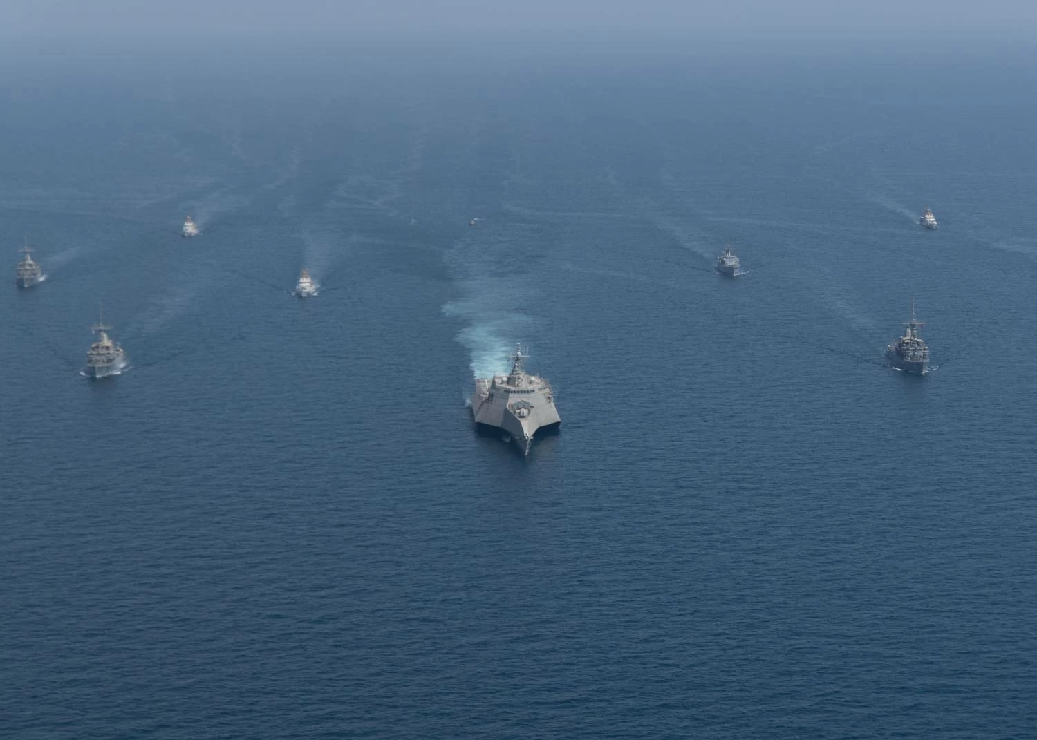 «سي إن إن»: 19 سفينة لـ البحرية الأمريكية تنتشر حالياً في الشرق الأوسط 