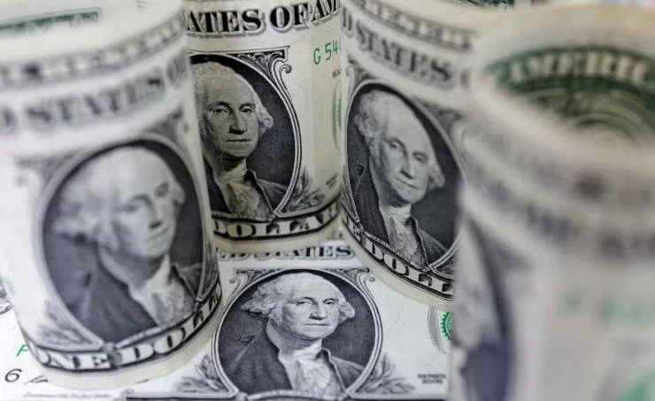 الدولار يمضي نحو تحقيق مكاسب أسبوعية والين يواصل تراجعه 