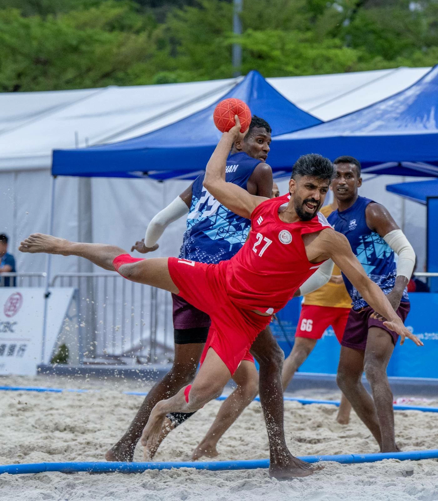 منتخب السباحة يرفع جاهزيته بانضمام روبرت في دورة الألعاب الآسيوية الشاطئية 