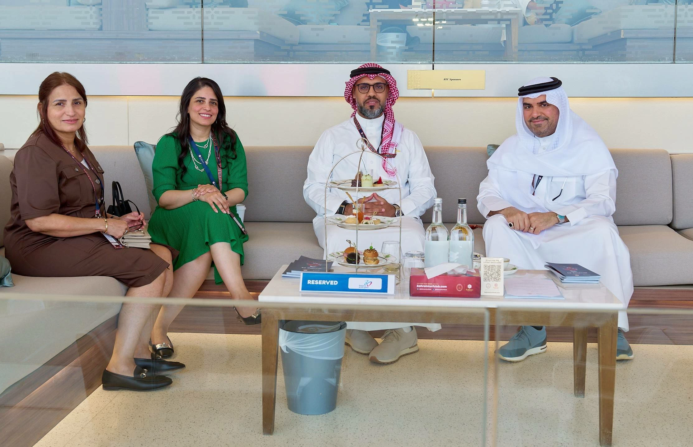 عيسى بن سلمان بن حمد يشهد السباق الختامي لموسم الخيل 2025/2026 