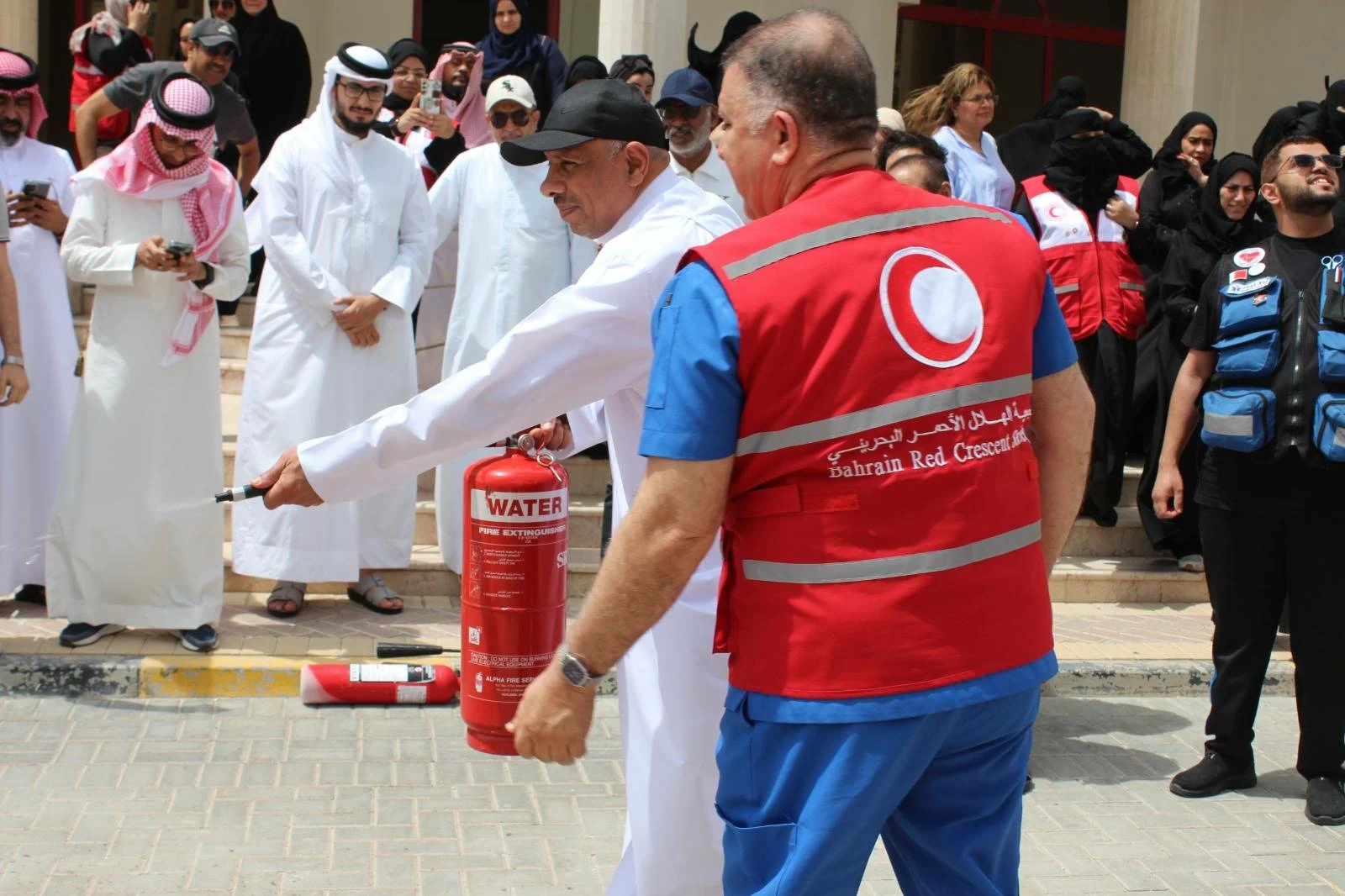 quot;الهلال الأحمرquot; البحريني تعزز مهارات متطوعيها في إدارة الكوارث والإخلاء الآمن 