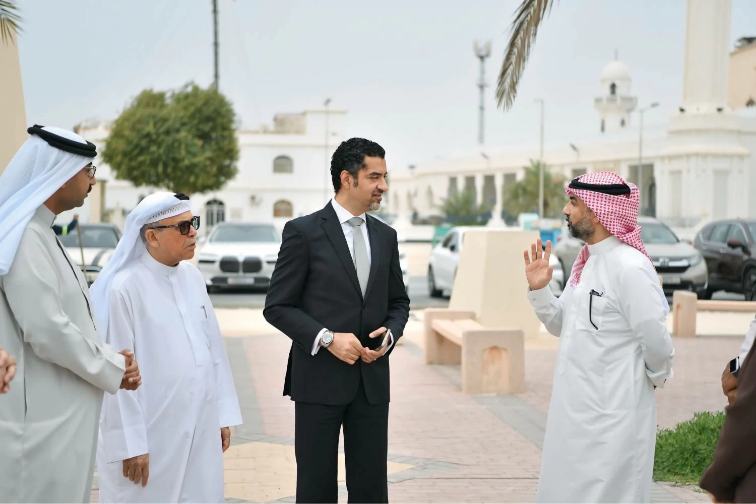 وزير شؤون البلديات والزراعة يطّلع ميدانياً على مشروع تطوير ممشى عالي بالمحافظة الشمالية 
