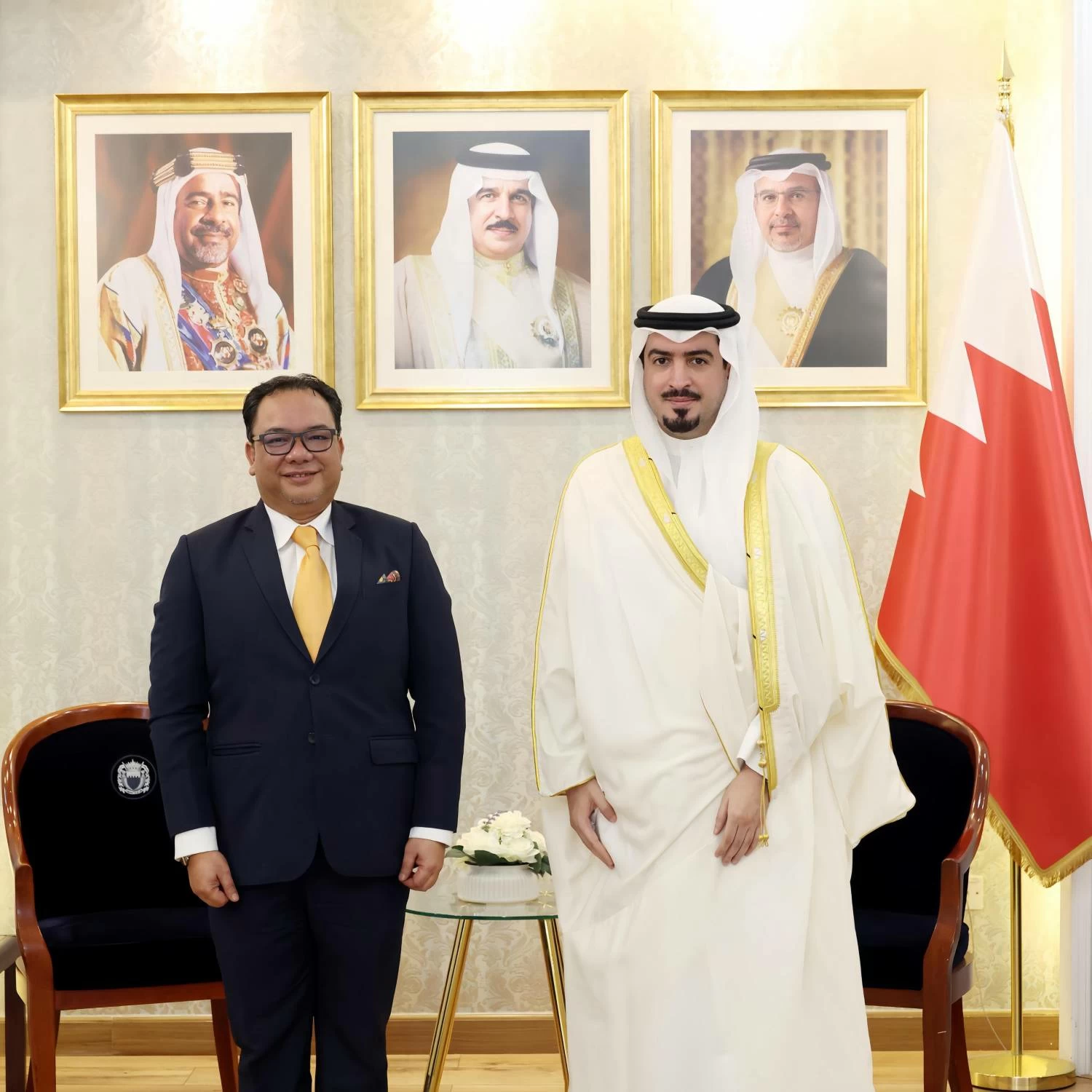 البحرين – محافظ العاصمة يبحث مجالات التعاون مع السفير الماليزي