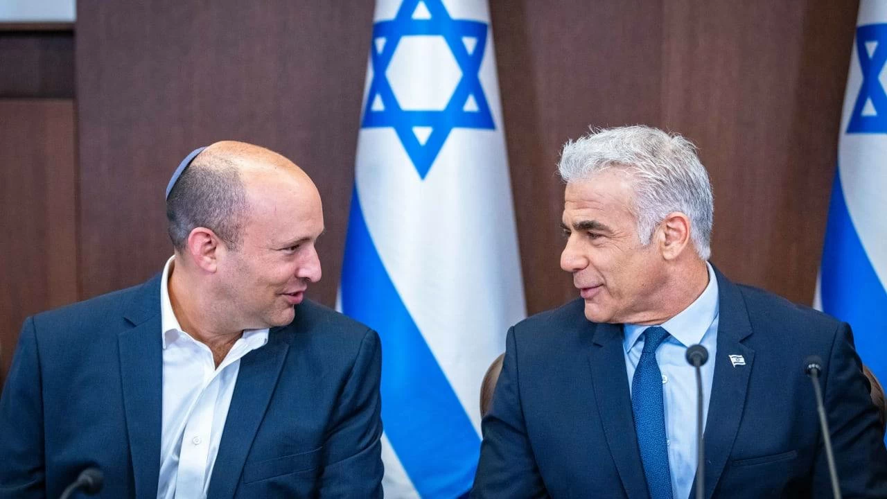 بينيت ولابيد يعلنان ترشحهما في قائمة مشتركة للانتخابات الإسرائيلية