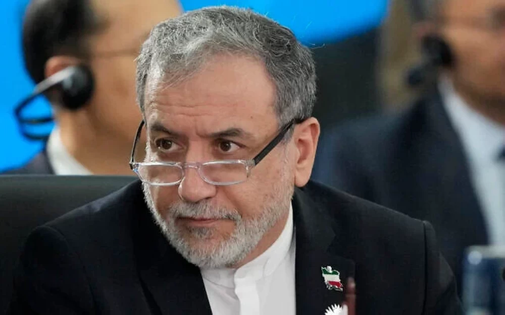 أكسيوس: إيران قدمت مقترحاً لفصل أزمة مضيق هرمز عن الملف النووي