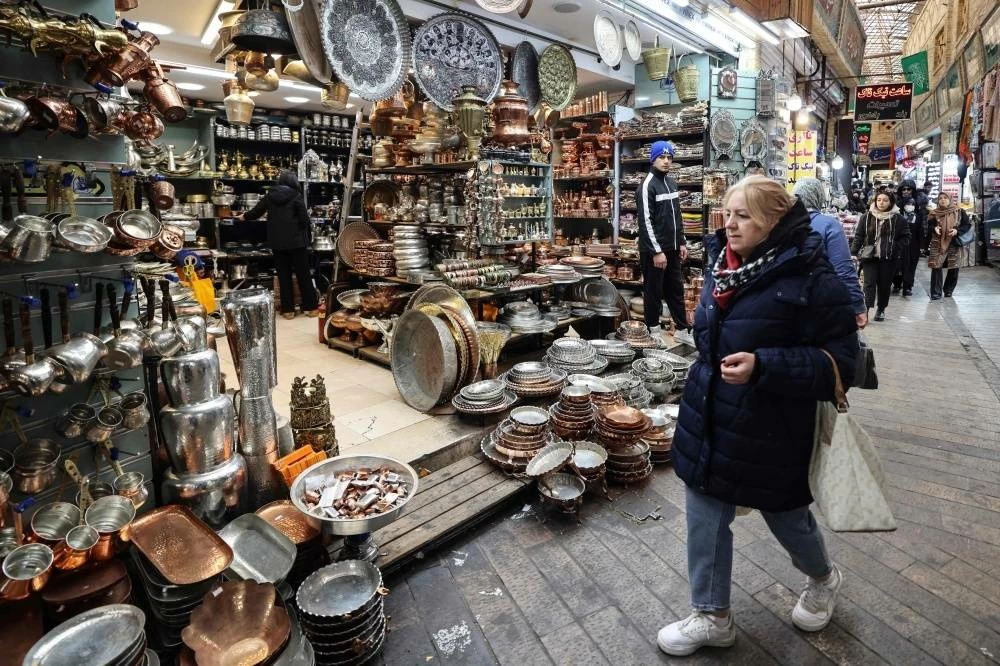 «تليغراف»: ارتفاع جنوني لتكاليف المعيشة في إيران تحت ضغط حصار ترامب