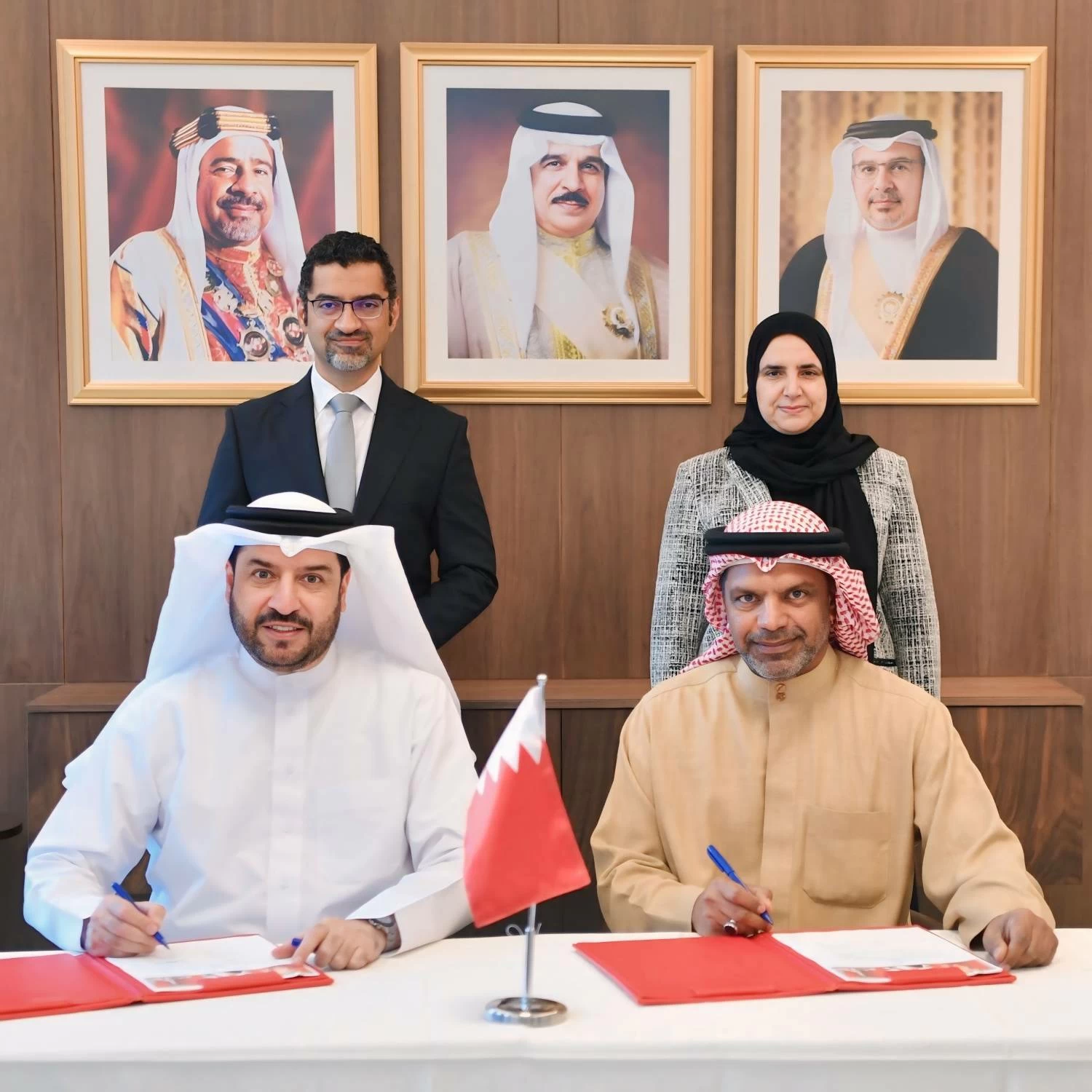 البحرين – وزارة الشؤون البلدية والزراعة توقع اتفاقيات لتخصيص (12) أرض زراعية للمزارعين البحرينيين في منطقة بوري