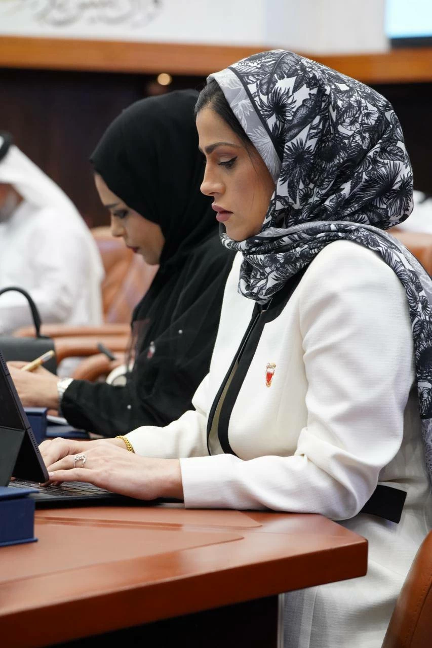 البحرين – رفع سقف مشتريات الوزارات إلى 50 ألف دينار والشركات الحكومية إلى 100 ألف