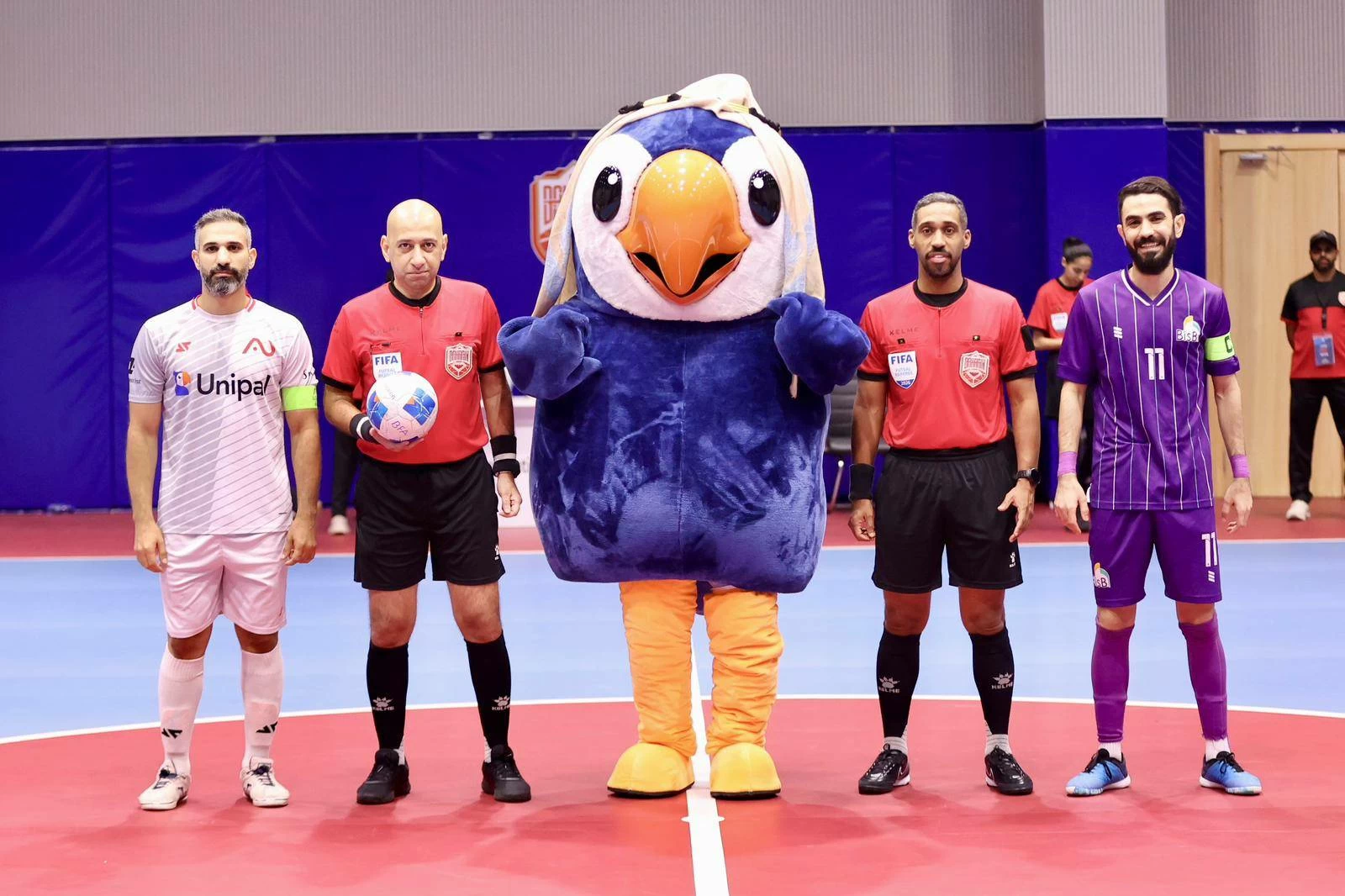 بنك البحرين الإسلامي يقترب من لقب دوري الصالات بعد الفوز على فريق الجامعة الأهلية 