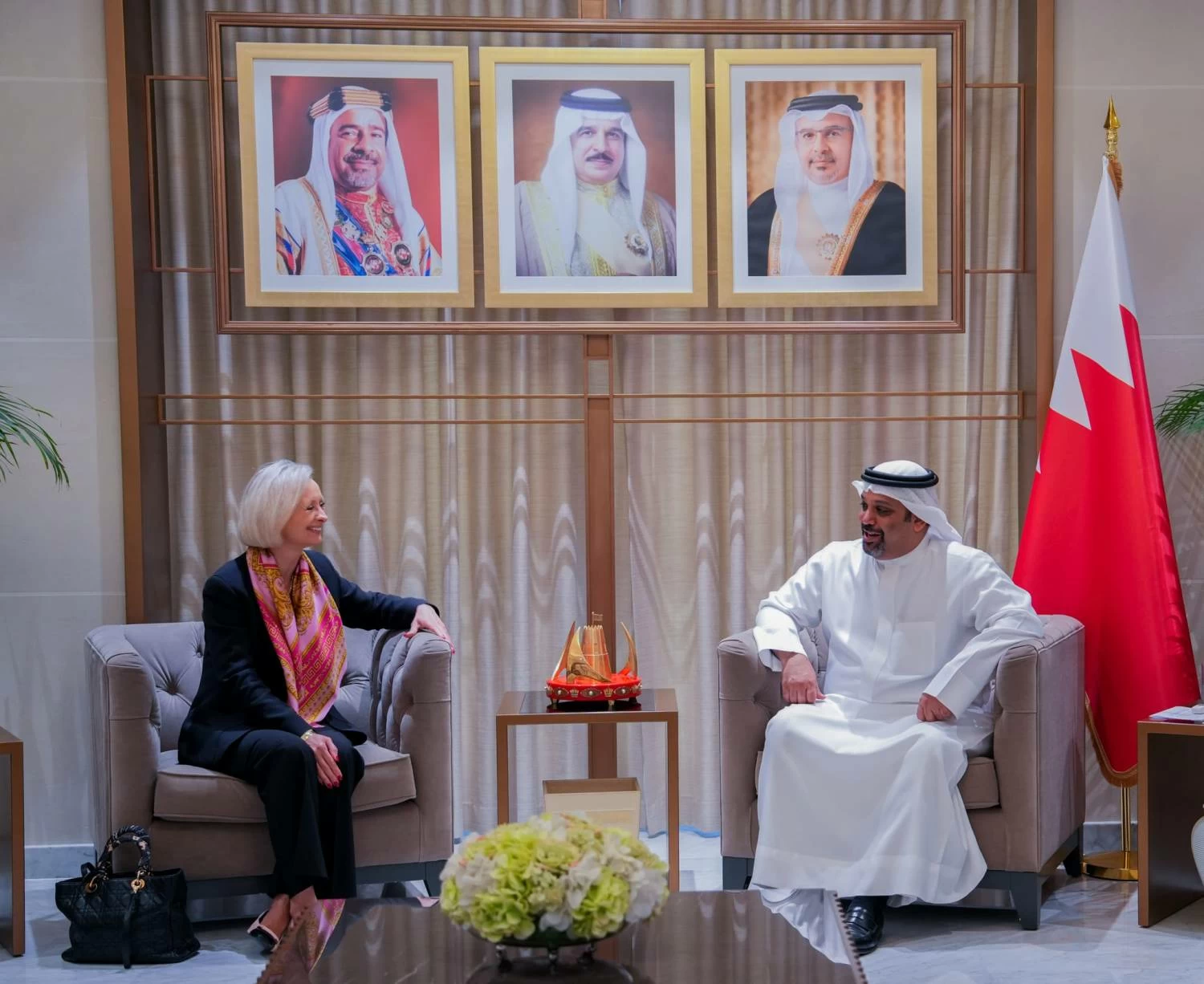 البحرين – وزير المالية يستقبل الرئيس الإقليمي لشركة بكتل البحرين – وزير المالية يستقبل الرئيس الإقليمي لشركة بكتل