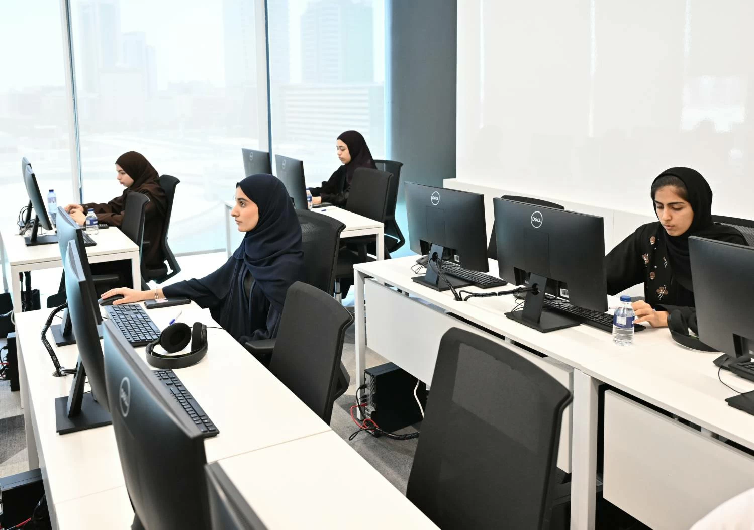 البحرين – برنامج ولي العهد العالمي للمنح الدراسية يبدأ الاختبارات التأهيلية لـ 1360 طالبًا للحصول على منحة 2027