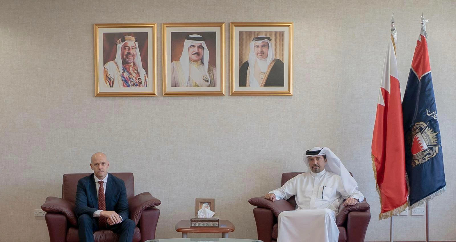 البحرين – رئيس الجمارك يستقبل المدير العام لشركة SGS Gulf Limited لمنطقة الشرق الأوسط البحرين – رئيس الجمارك يستقبل المدير العام لشركة SGS Gulf Limited لمنطقة الشرق الأوسط