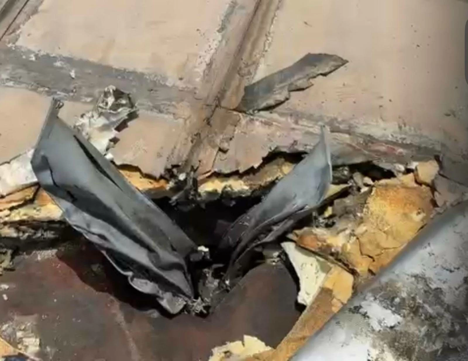 البحرين – وزارة الداخلية: الانتهاء من أعمال الصيانة والسيطرة على الأضرار في منشأة شركة الخليج للبتروكيماويات واستكمال عودة المواطنين من المنطقة إلى منازلهم.