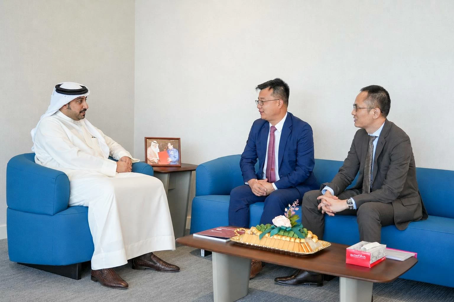 البحرين – الوكيل المساعد للاتصالات بوزارة المواصلات والاتصالات يستقبل المدير العام لشركة هواوي البحرين