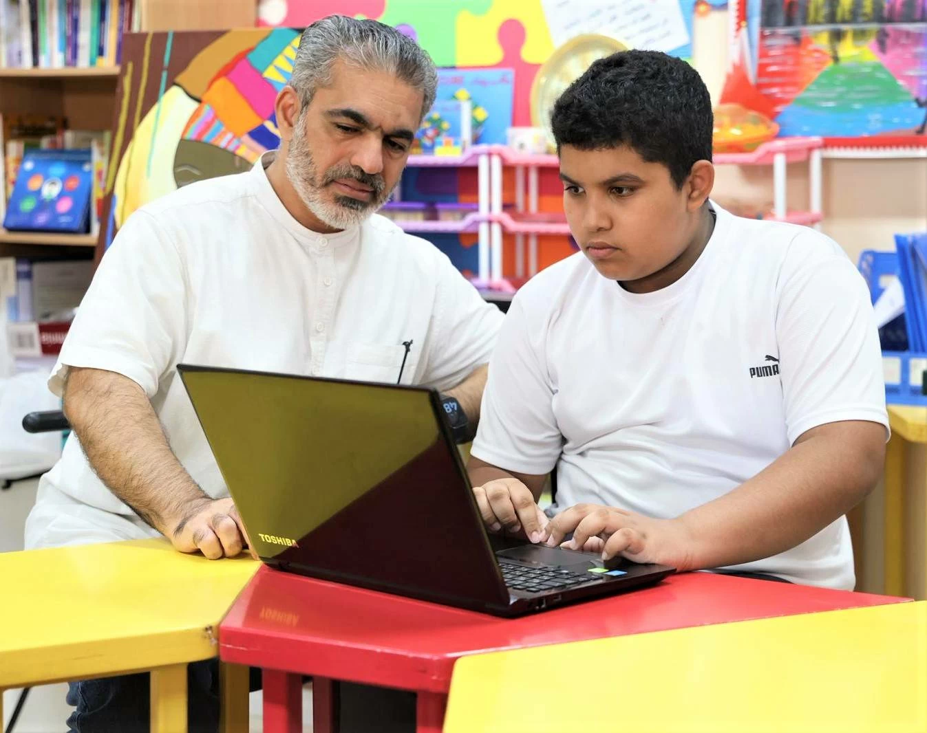 البحرين – الطالب جاسم السقاي يقدم رؤية لمنصة “المساعد الذكي” لدعم التحصيل الدراسي