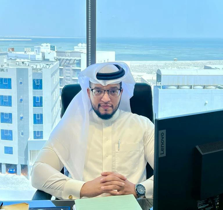 البحرين – إلزام صيدلية بدفع أكثر من 3000 دينار تعويضاً لبحريني بسبب الفصل التعسفي