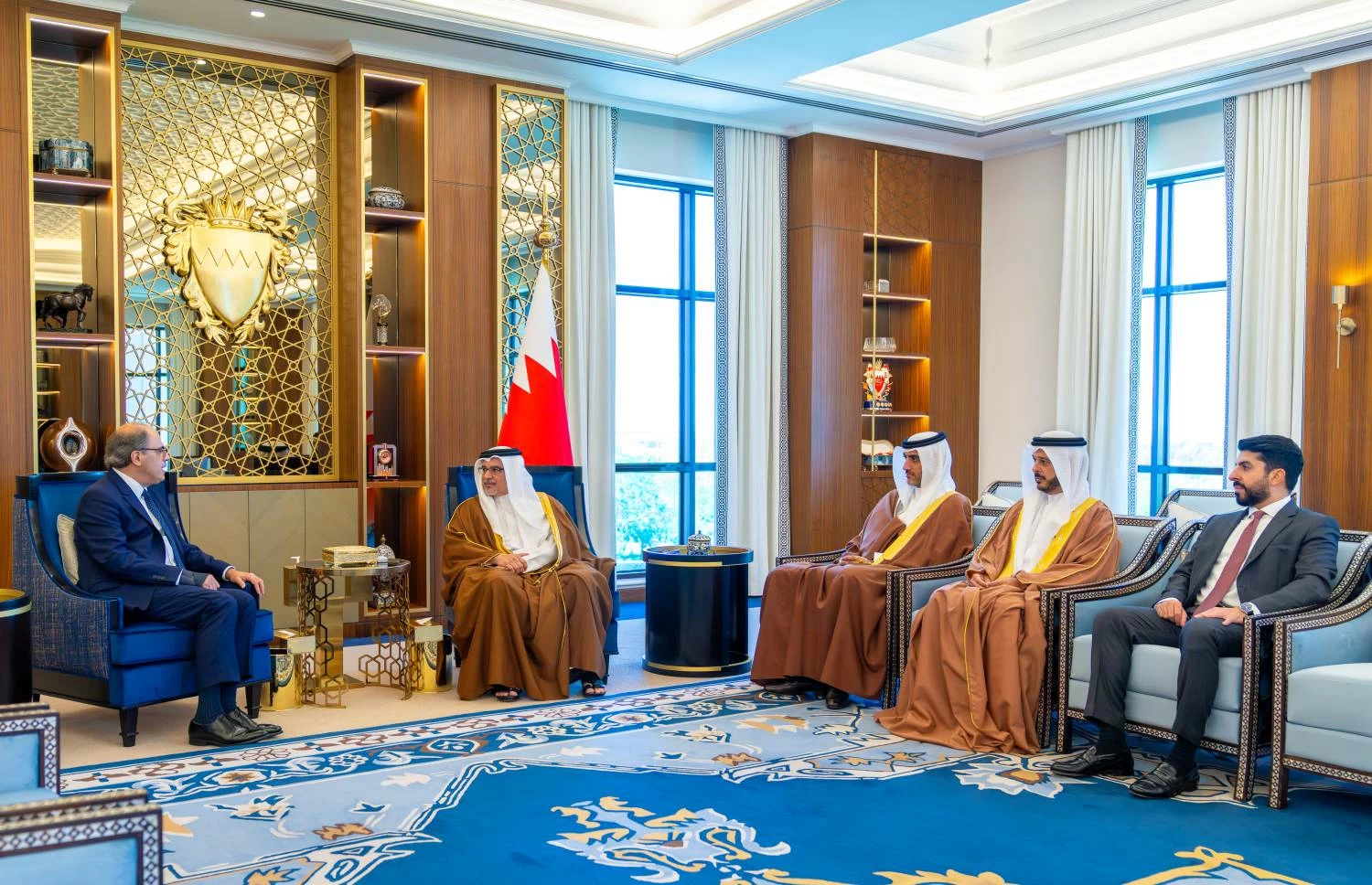 البحرين – ولي العهد ورئيس مجلس الوزراء يستقبل مدير إدارة الشرق الأوسط وآسيا الوسطى في صندوق النقد الدولي البحرين – ولي العهد ورئيس مجلس الوزراء يستقبل مدير إدارة الشرق الأوسط وآسيا الوسطى في صندوق النقد الدولي