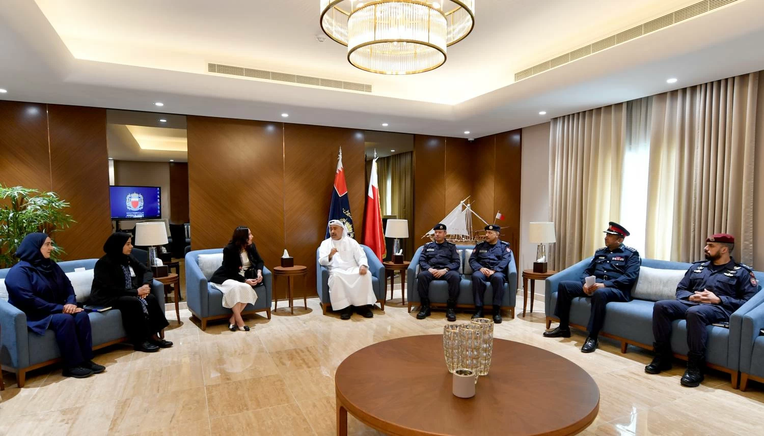 البحرين – وكيل وزارة الداخلية يستقبل الرئيس التنفيذي للمستشفيات الحكومية