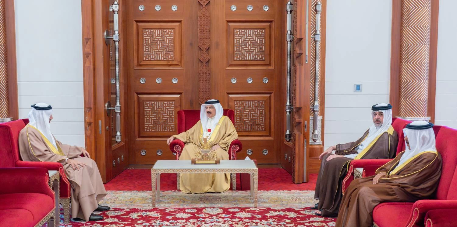 البحرين – الملك يستقبل وزير المواصلات رئيس مجلس أمناء مؤسسة الملك حمد الدولية البحرين – الملك يستقبل وزير المواصلات رئيس مجلس أمناء مؤسسة الملك حمد الدولية