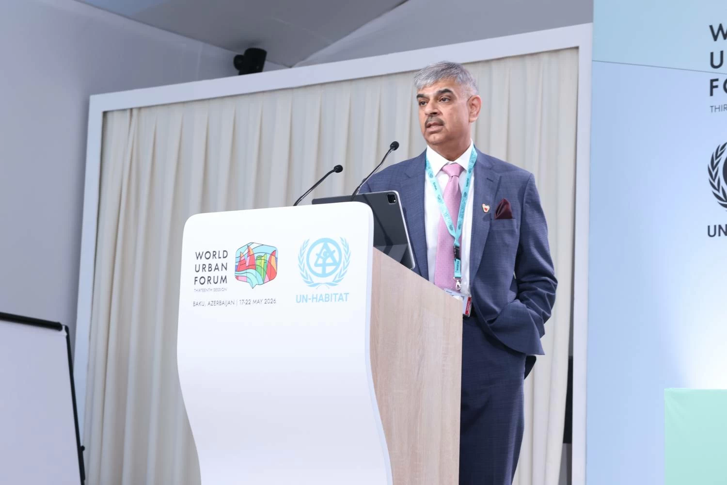 البحرين – الرئيس التنفيذي لهيئة التخطيط والتطوير العمراني يشارك في جلسة نقاشية حول التكيف الساحلي وتعزيز مرونة الإسكان في المنتدى الحضري العالمي في باكو