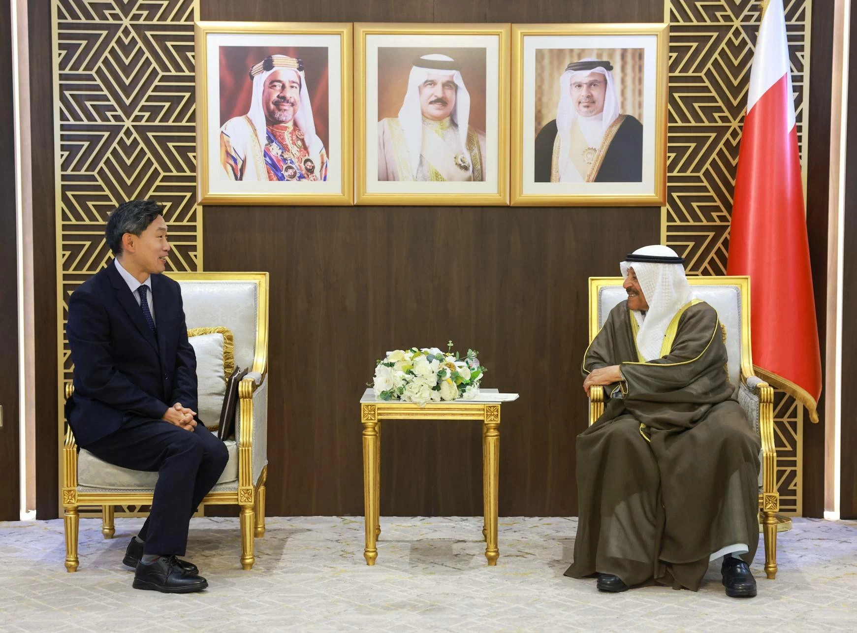 رئيس الشورى يستقبل سفير كوريا لدى البحرين 