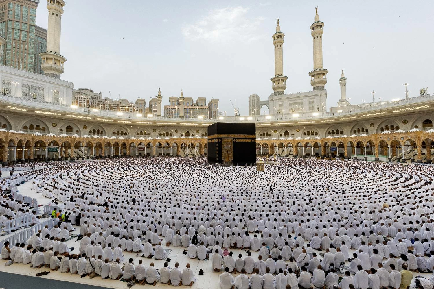 أكثر من 1.5 مليون حاج يصلون إلى السعودية لأداء مناسك الحج 