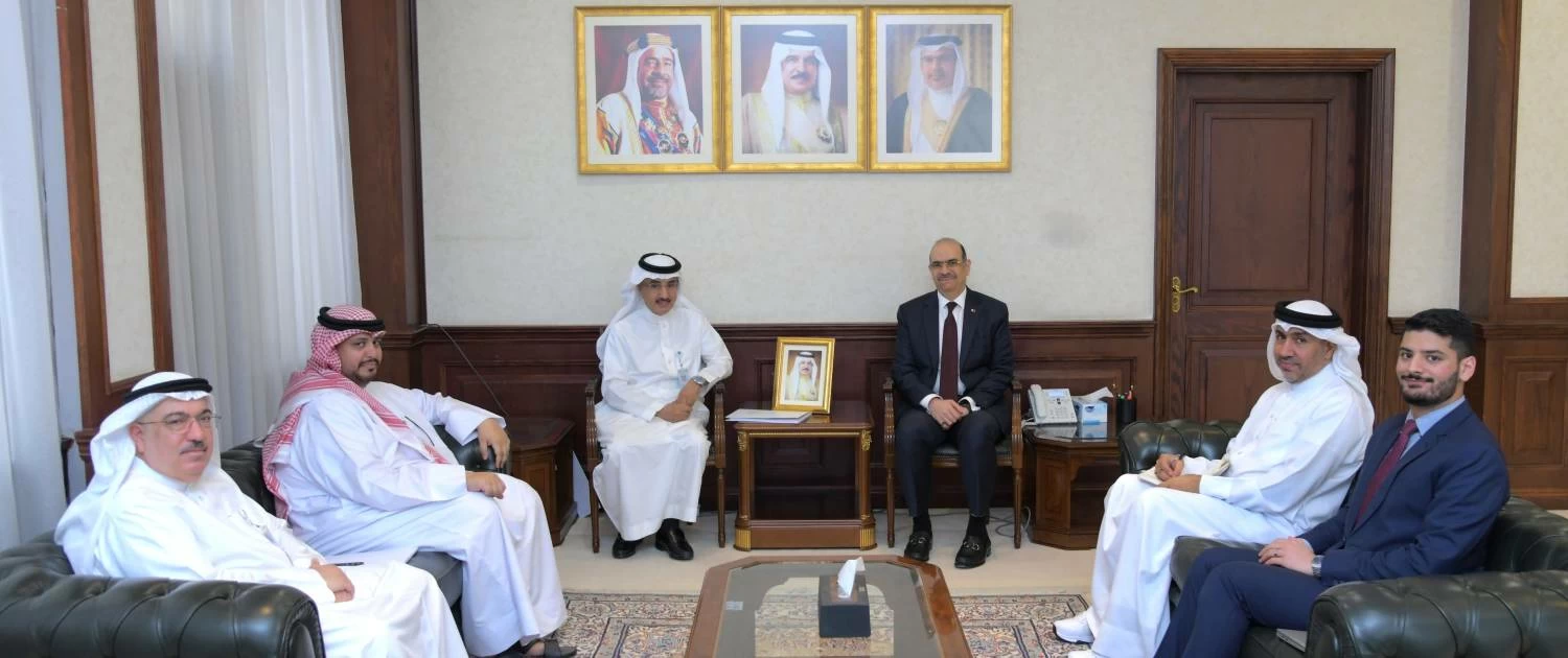 البحرين – وزير العمل ووزير الشؤون القانونية يستقبلان رئيس جامعة الخليج العربي
