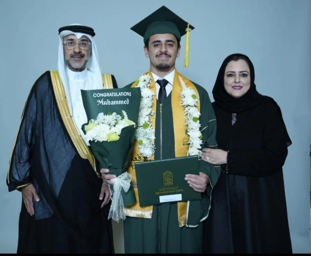 البحرين – محمد العتيبي يحتفل بتخرجه من «بيان البحرين» بالبكالوريا الدولية بامتياز