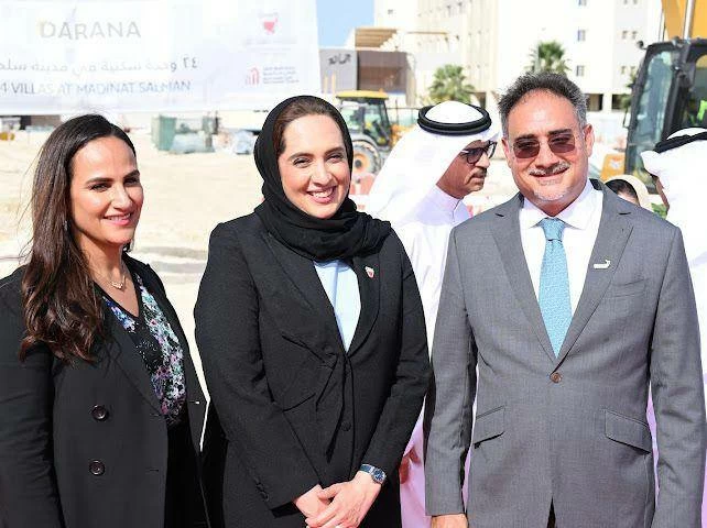 البحرين – وزير الإسكان يشهد وضع حجر الأساس لمشروع إنشاء 24 وحدة سكنية بمدينة سلمان
