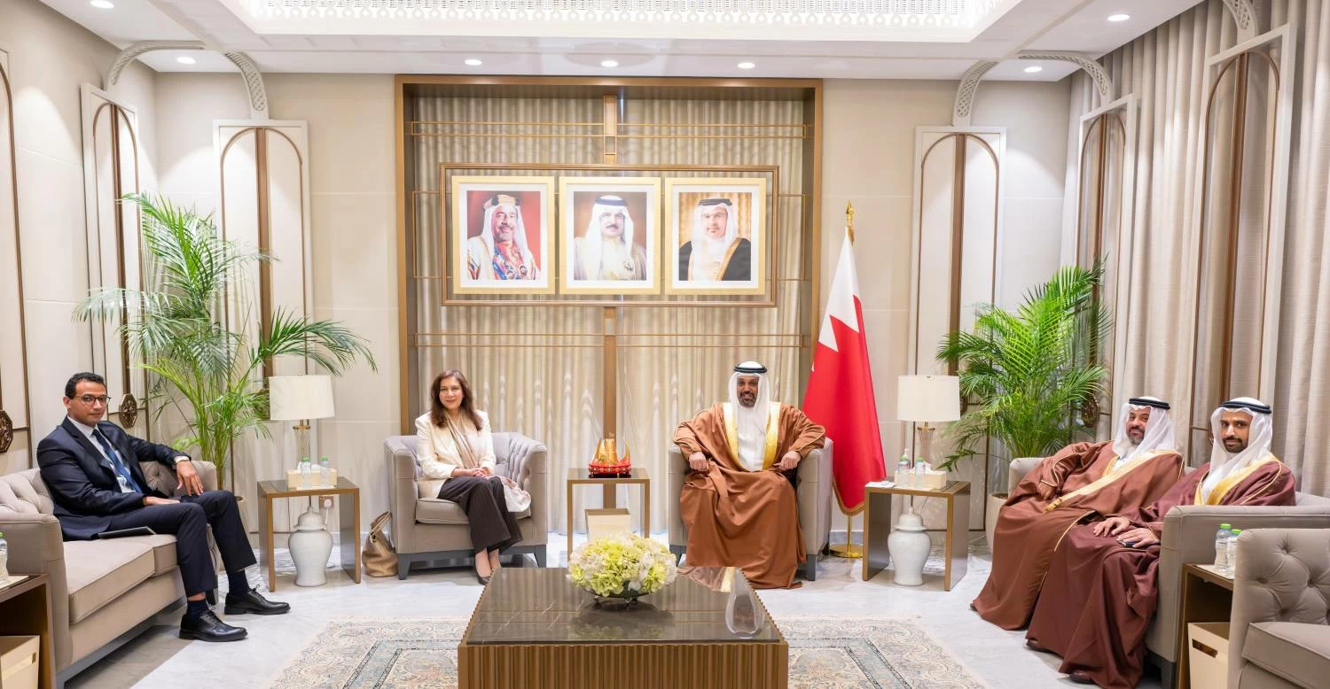 البحرين – وزير المالية يجتمع مع سفير مصر لدى البحرين البحرين – وزير المالية يجتمع مع سفير مصر لدى البحرين