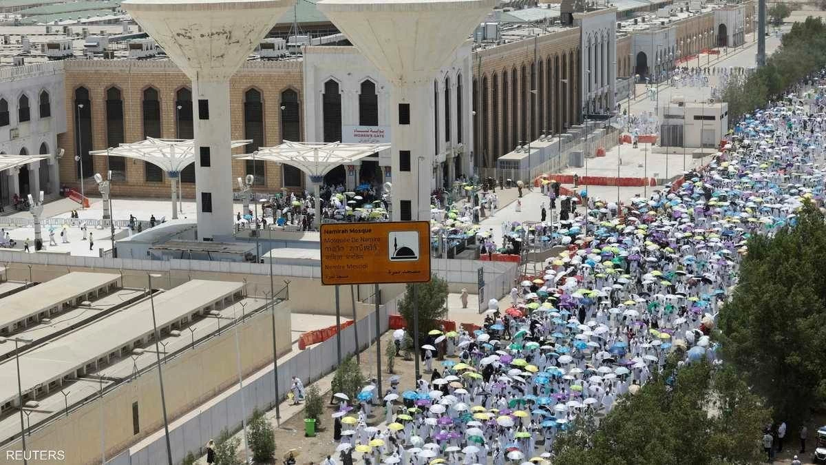 الحجاج يستقرون في مزدلفة استعدادًا لرمي جمرة العقبة 