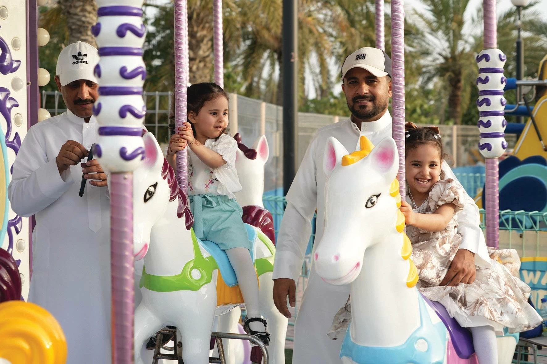 «الوطن» ترصد أجواء فرحة العائلات والأطفال في أول أيام عيد الأضحى 