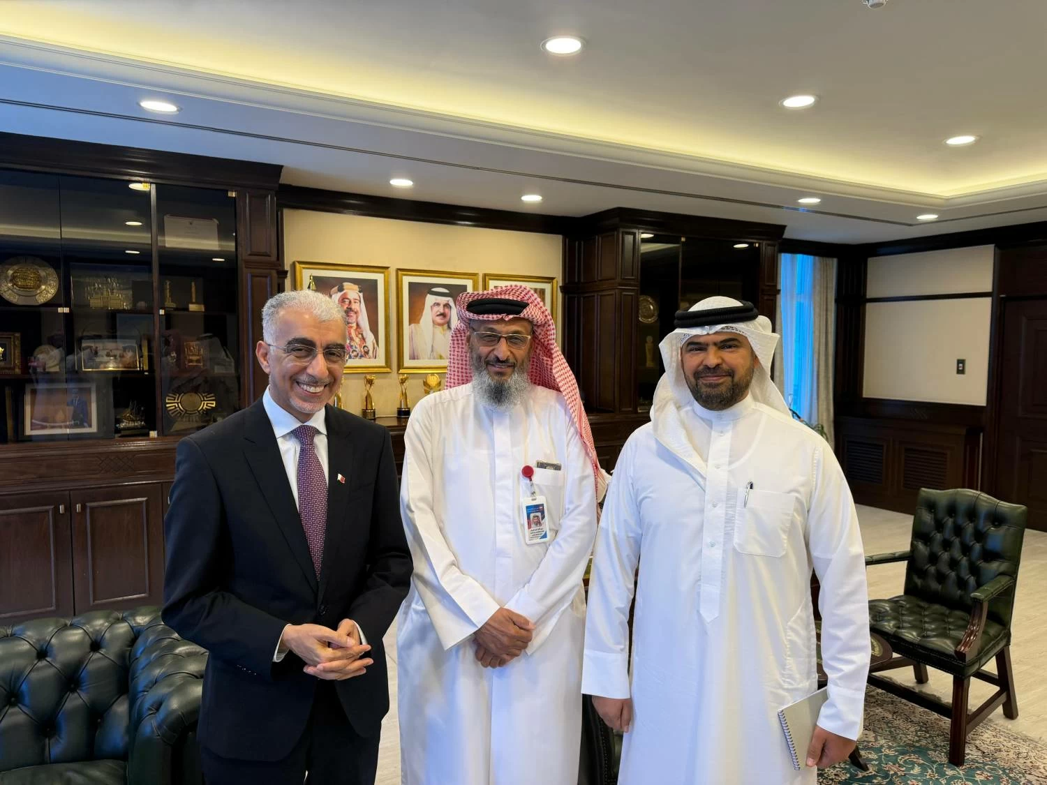 البحرين – عبد اللطيف: «الأشغال» مستمرة في تلبية احتياجات «الثلث الجنوبي» بالمشاريع الخدمية والتنموية البحرين – عبد اللطيف: «الأشغال» مستمرة في تلبية احتياجات «الثلث الجنوبي» بالمشاريع الخدمية والتنموية