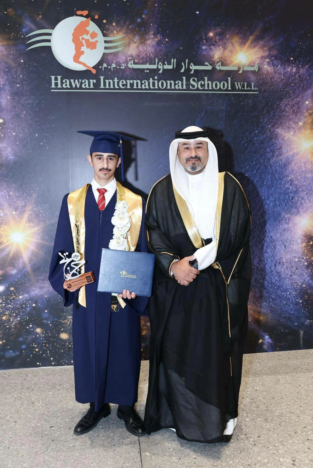 البحرين – أسرة محمد خميس بن دينة تحتفل بتخرج محمد بن حمد بن دينة من “حوار الدولية” بامتياز