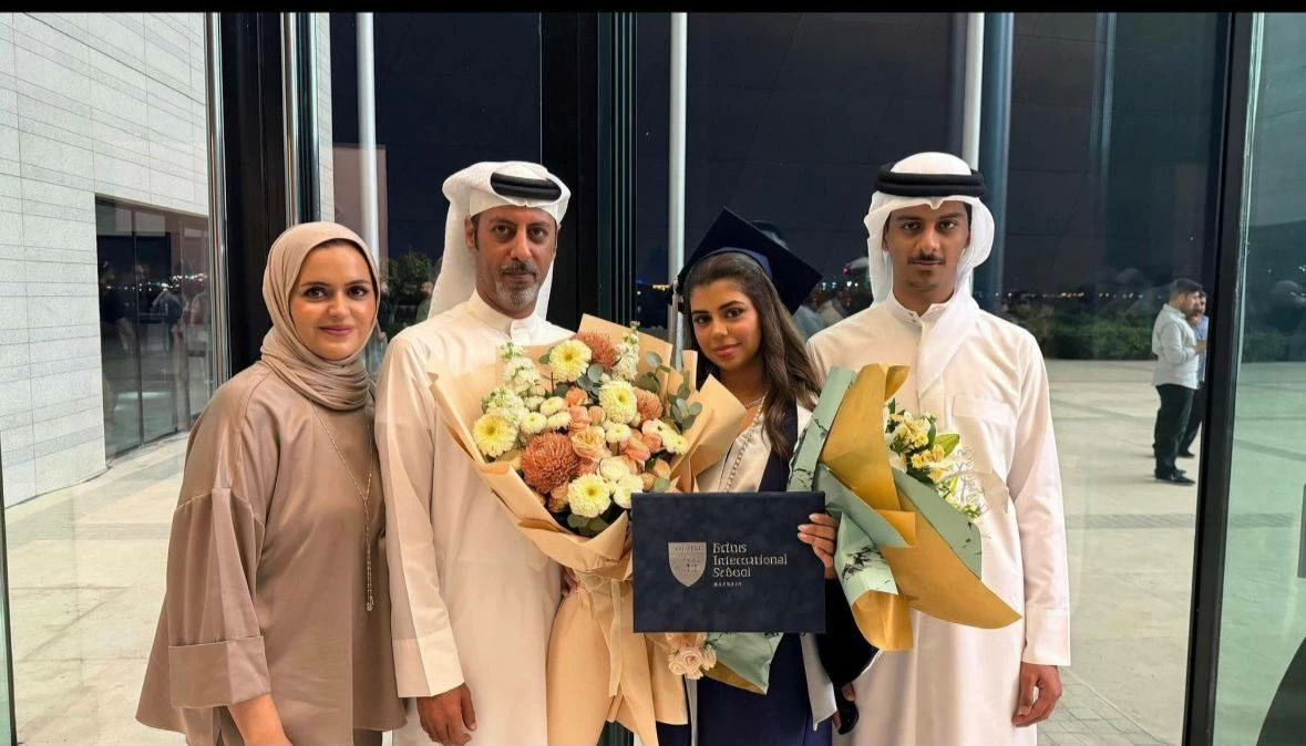 البحرين – عائلة راشد حمد بن شمس تحتفل بتخرج ابنتهم جود بامتياز
