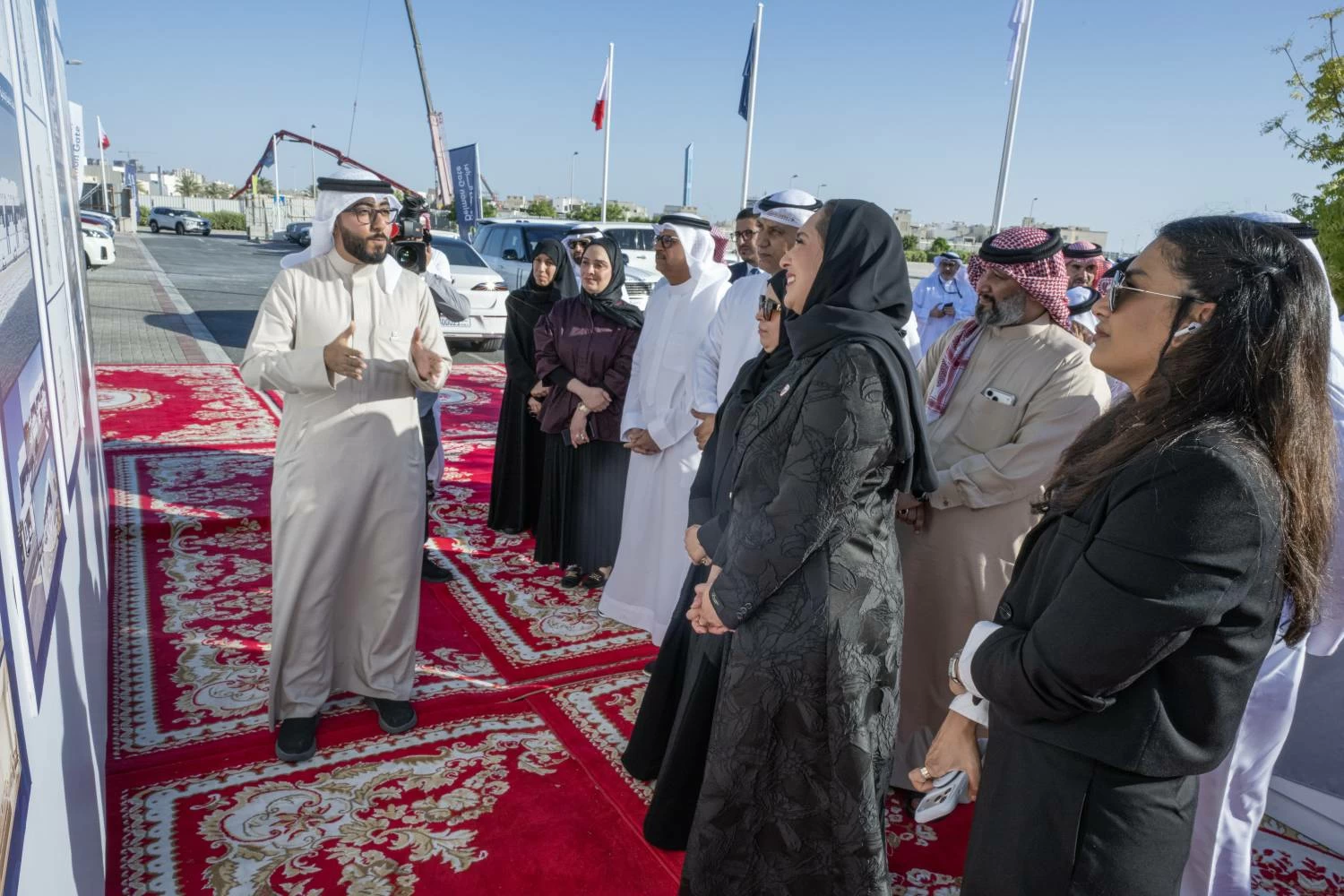 البحرين – وزير الإسكان يشهد بدء أعمال صب الأساسات لمشروع بناء 69 وحدة سكنية جديدة بمدينة سلمان