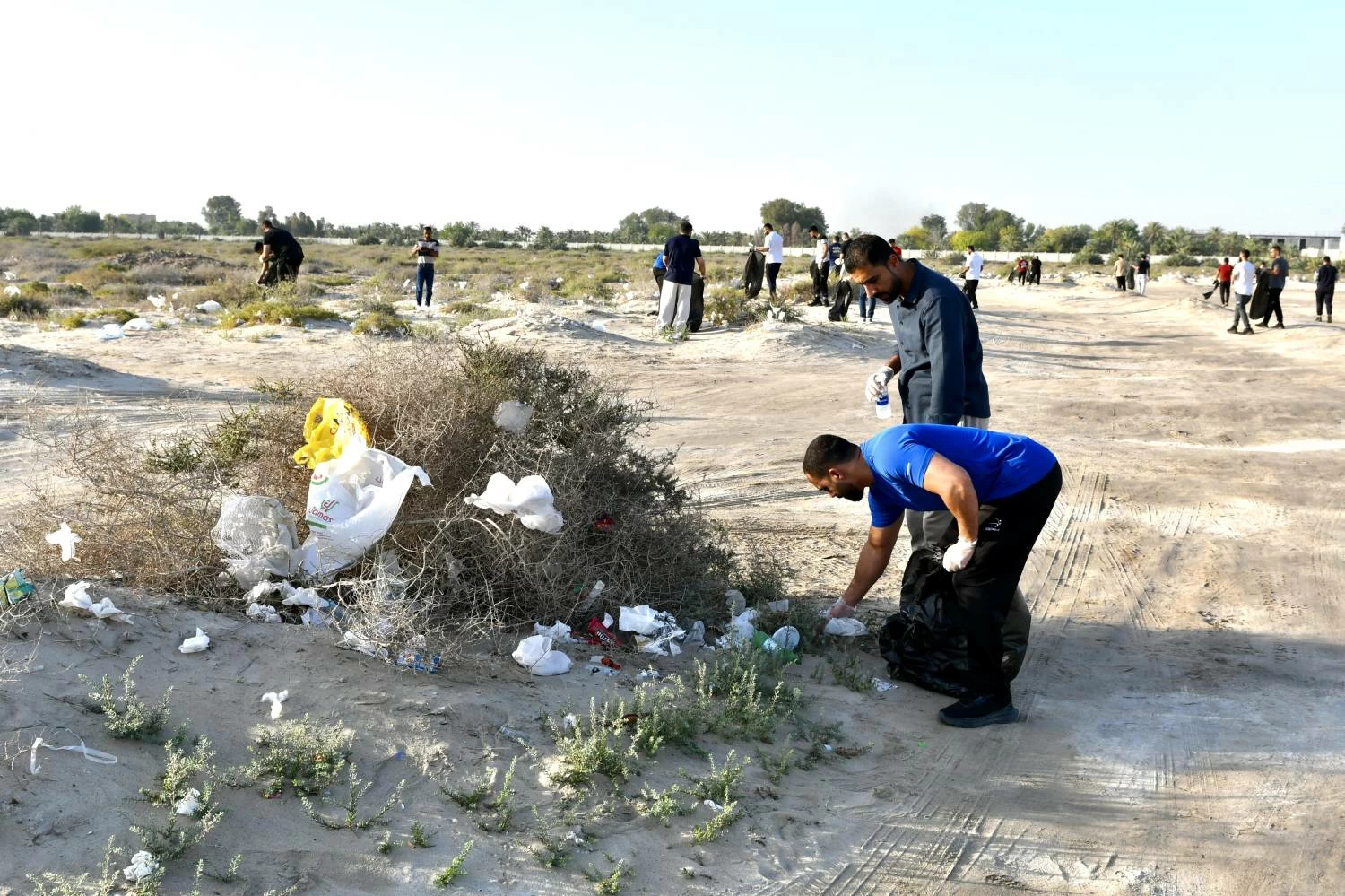 البحرين – “عقوبات بديلة” تنظم حملة لتنظيف ساحل المالكية بمشاركة المستفيدين من السجون المفتوحة إحياءً لذكرى يوم البيئة العالمي