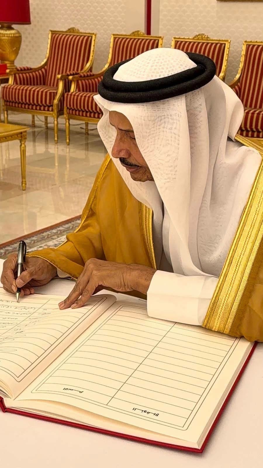 البحرين – قبيلة البوعينين تنظم احتفالاً وطنياً لتوقيع وثيقة الدعم والولاء للملك العظيم البحرين – قبيلة البوعينين تنظم احتفالاً وطنياً لتوقيع وثيقة الدعم والولاء للملك العظيم