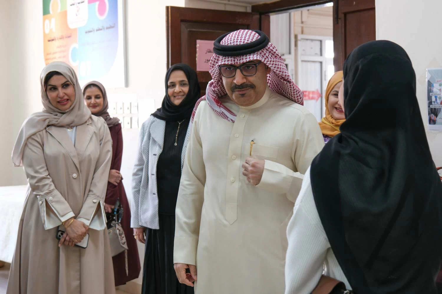 وزير التربية والتعليم يتفقد سير اختبارات قياس مستوى الأداء في اللغة الإنجليزية (APTIS) 