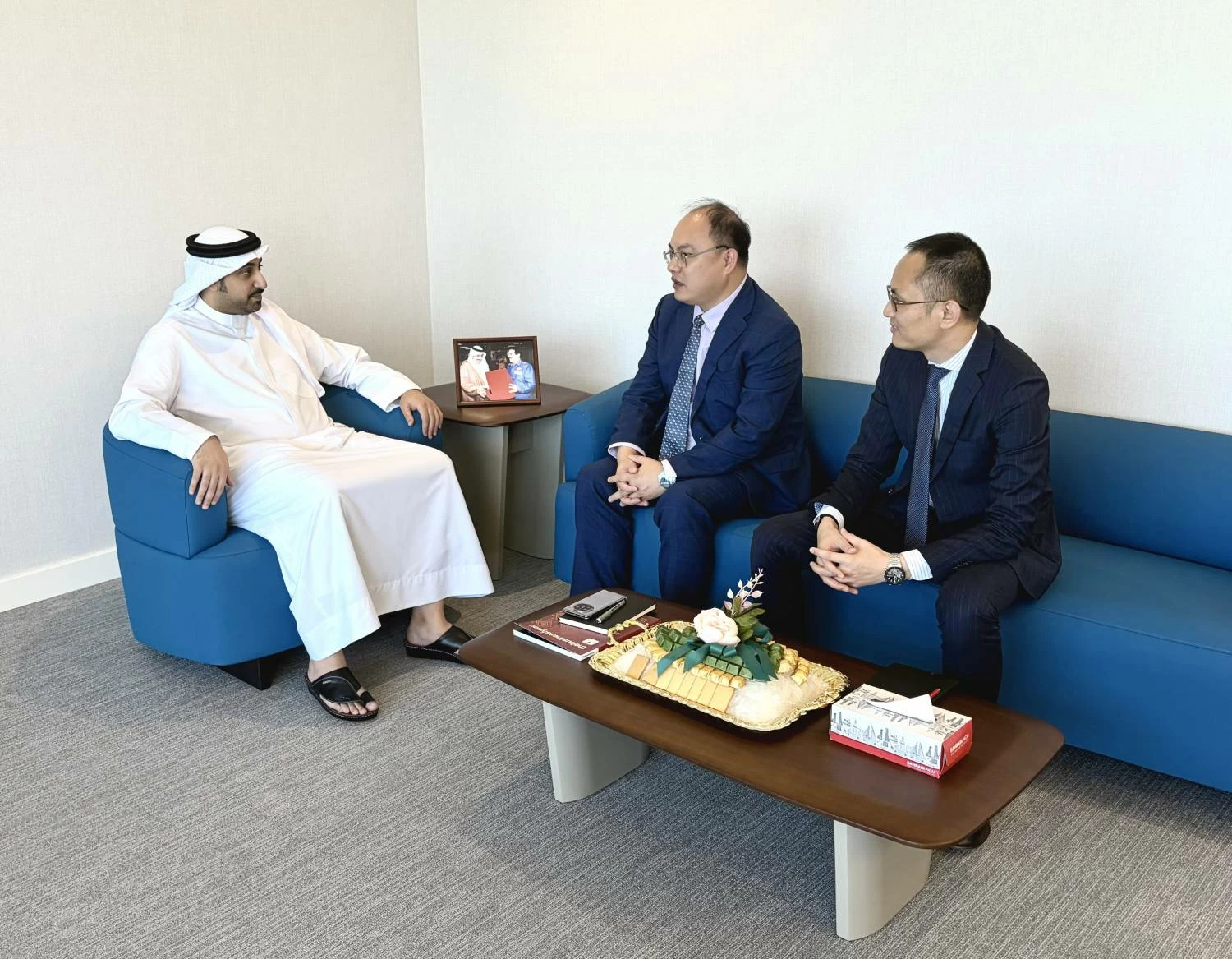 البحرين – الوكيل المساعد للاتصالات يبحث مع هواوي مجالات التعاون في قطاع الاتصالات البحرين – الوكيل المساعد للاتصالات يبحث مع هواوي مجالات التعاون في قطاع الاتصالات